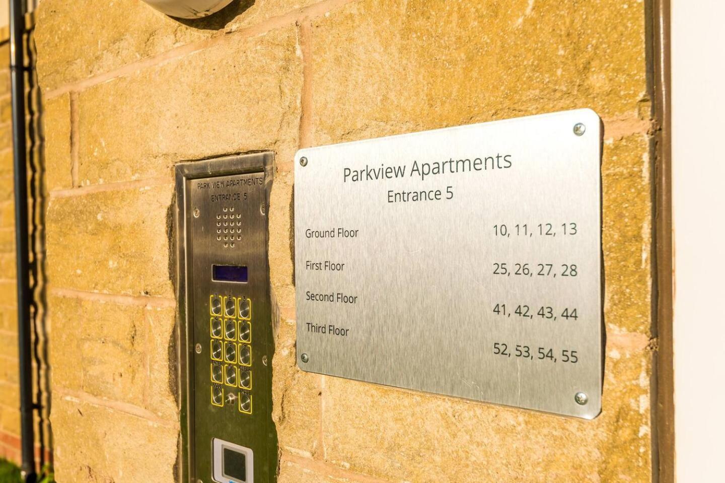 שפילד Stunning 2Bedroom 2Bathroom Apt With Parking Space מראה חיצוני תמונה