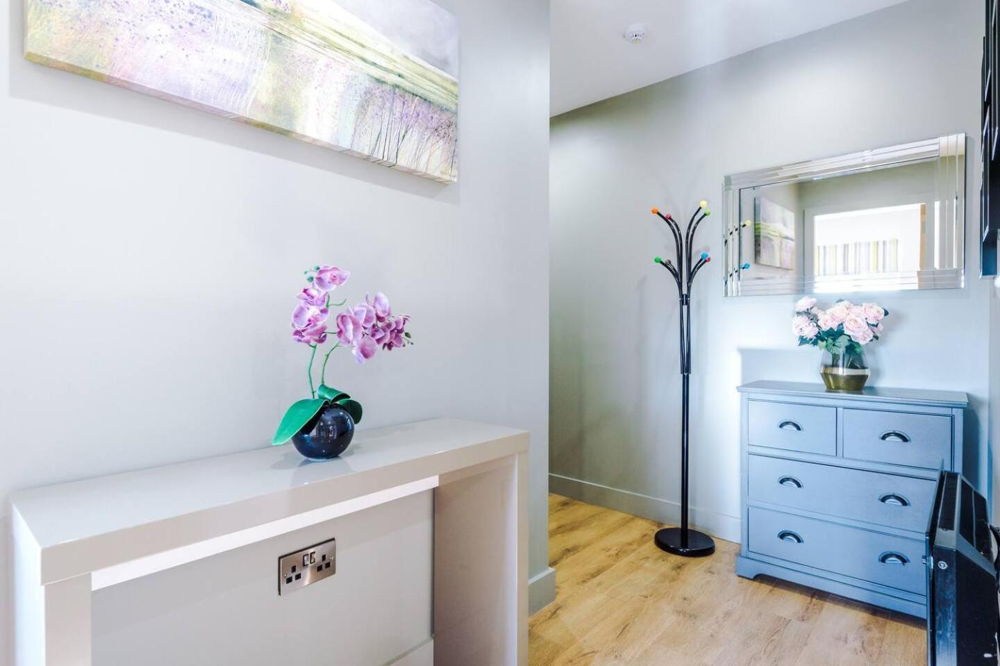 שפילד Stunning 2Bedroom 2Bathroom Apt With Parking Space מראה חיצוני תמונה
