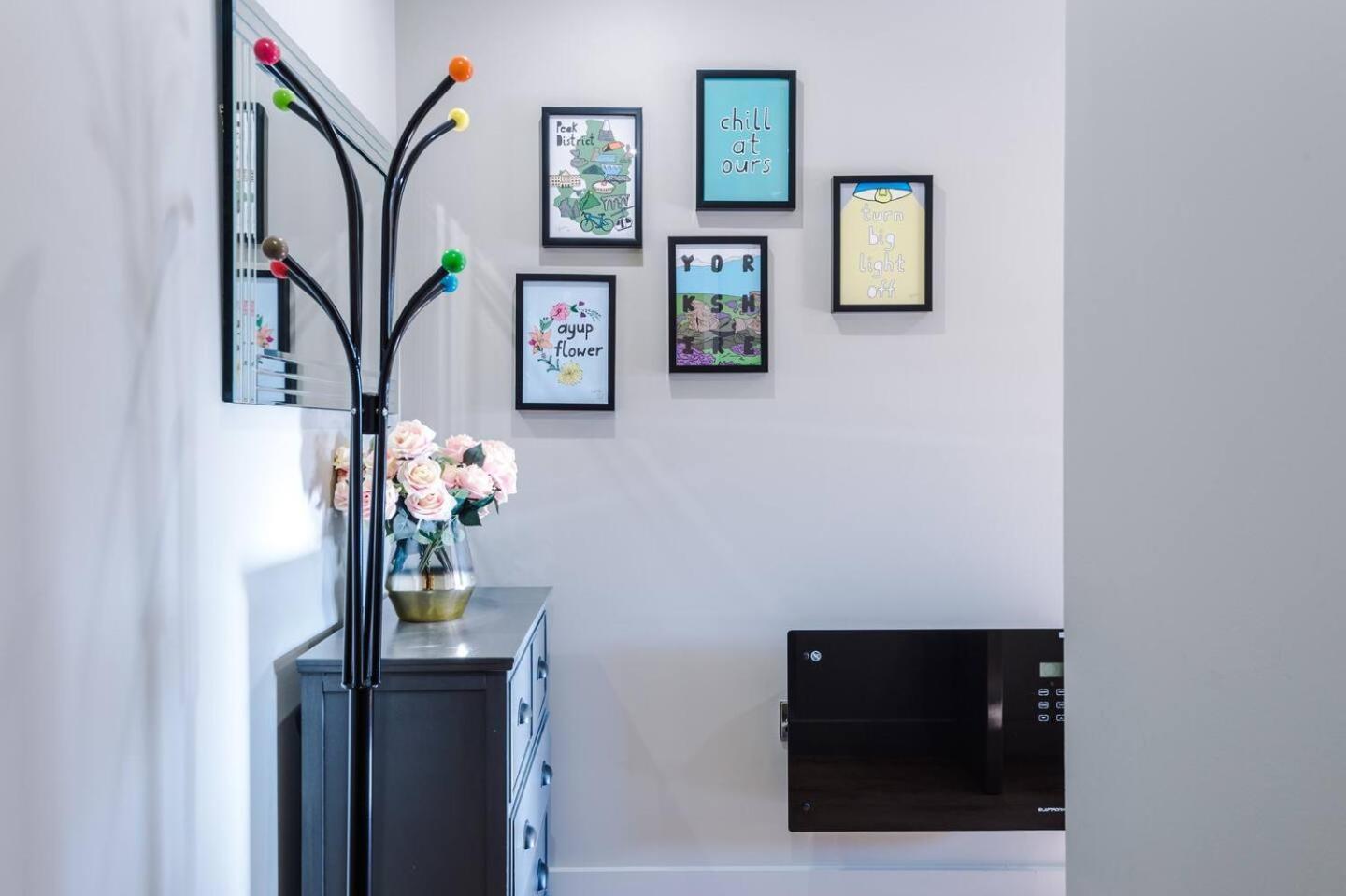 שפילד Stunning 2Bedroom 2Bathroom Apt With Parking Space מראה חיצוני תמונה